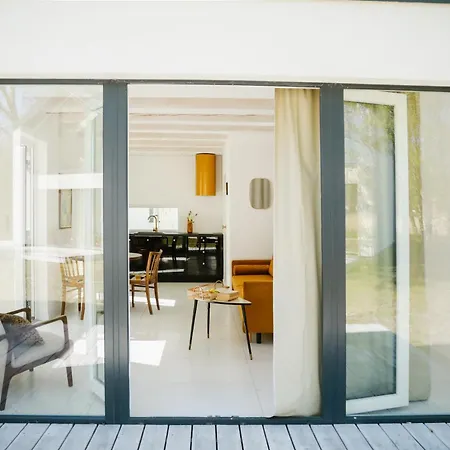 Biale Tarasy ロゴボ