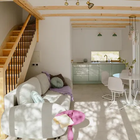 Biale Tarasy ロゴボ