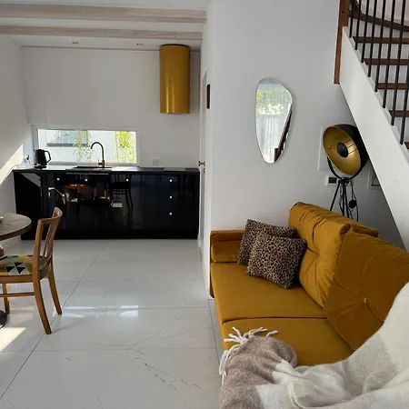 別荘 Biale Tarasy ロゴボ