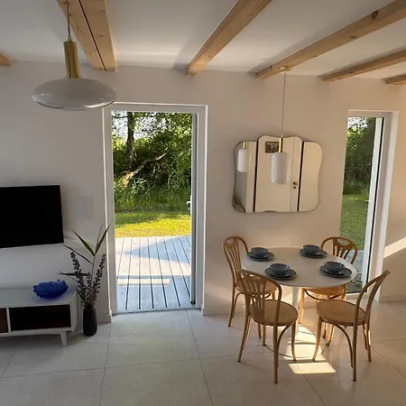 Biale Tarasy ロゴボ