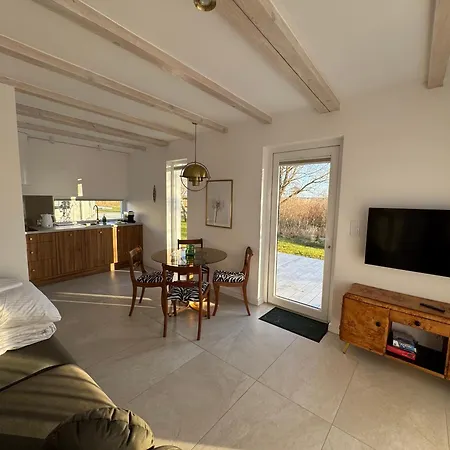 別荘 Biale Tarasy ロゴボ