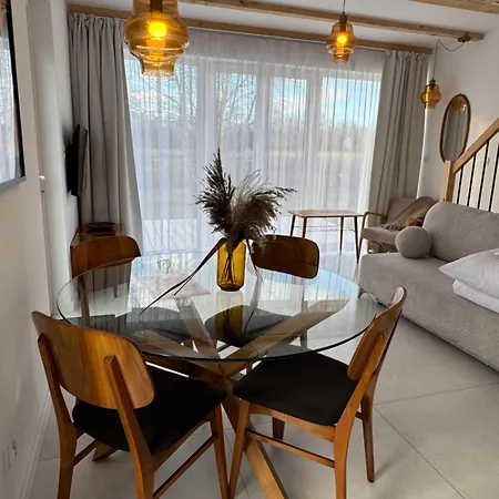 別荘 Biale Tarasy ロゴボ