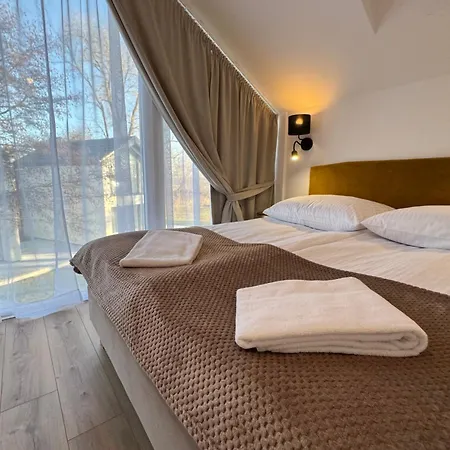 別荘 Biale Tarasy ロゴボ