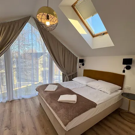 Biale Tarasy ロゴボ