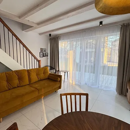 別荘 Biale Tarasy ロゴボ